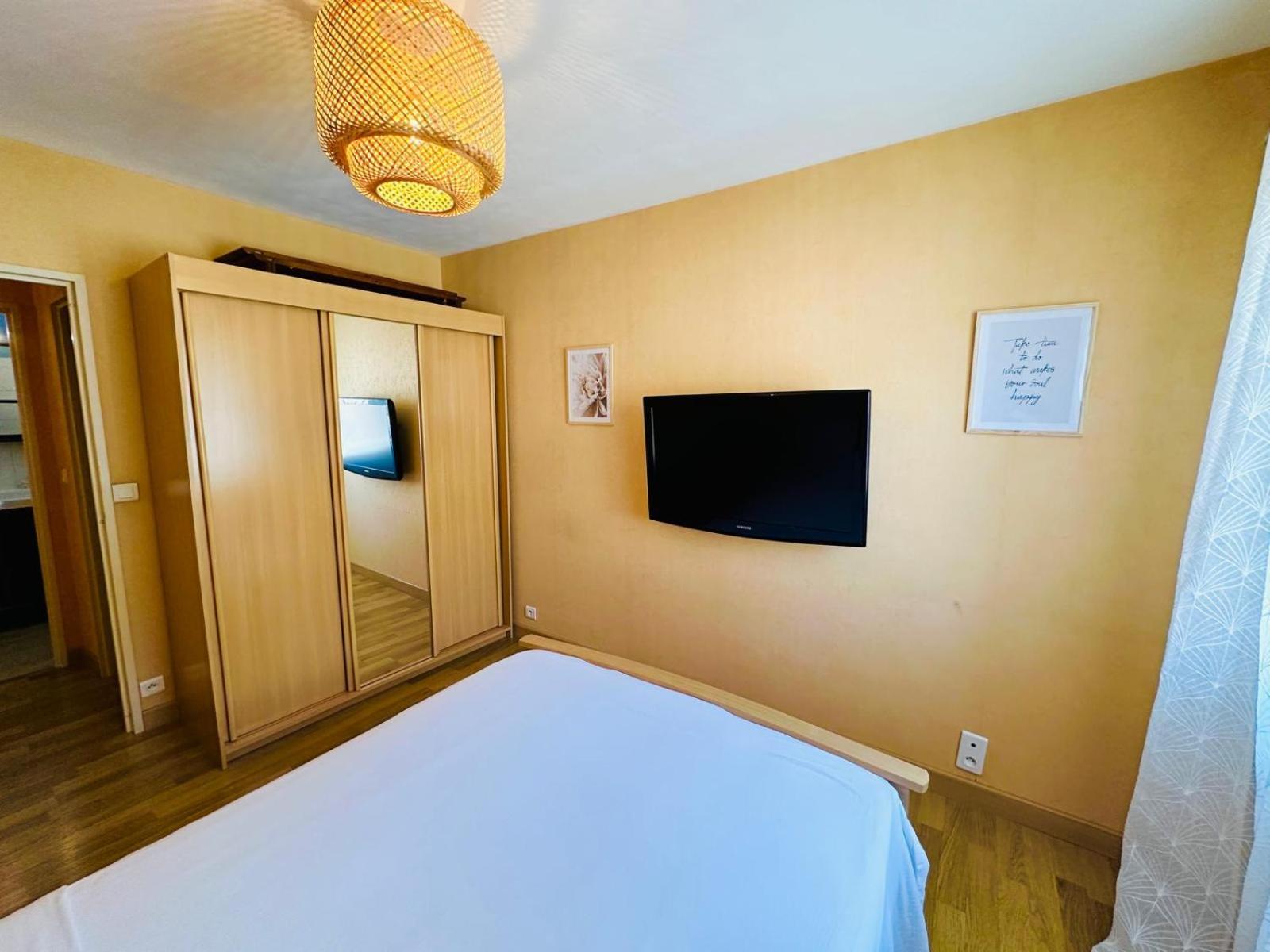 Spacieux 2 Chambres 65M2 Climatise Au Village Medieval Entre Nice Et Antibes Вилньов Любе Екстериор снимка