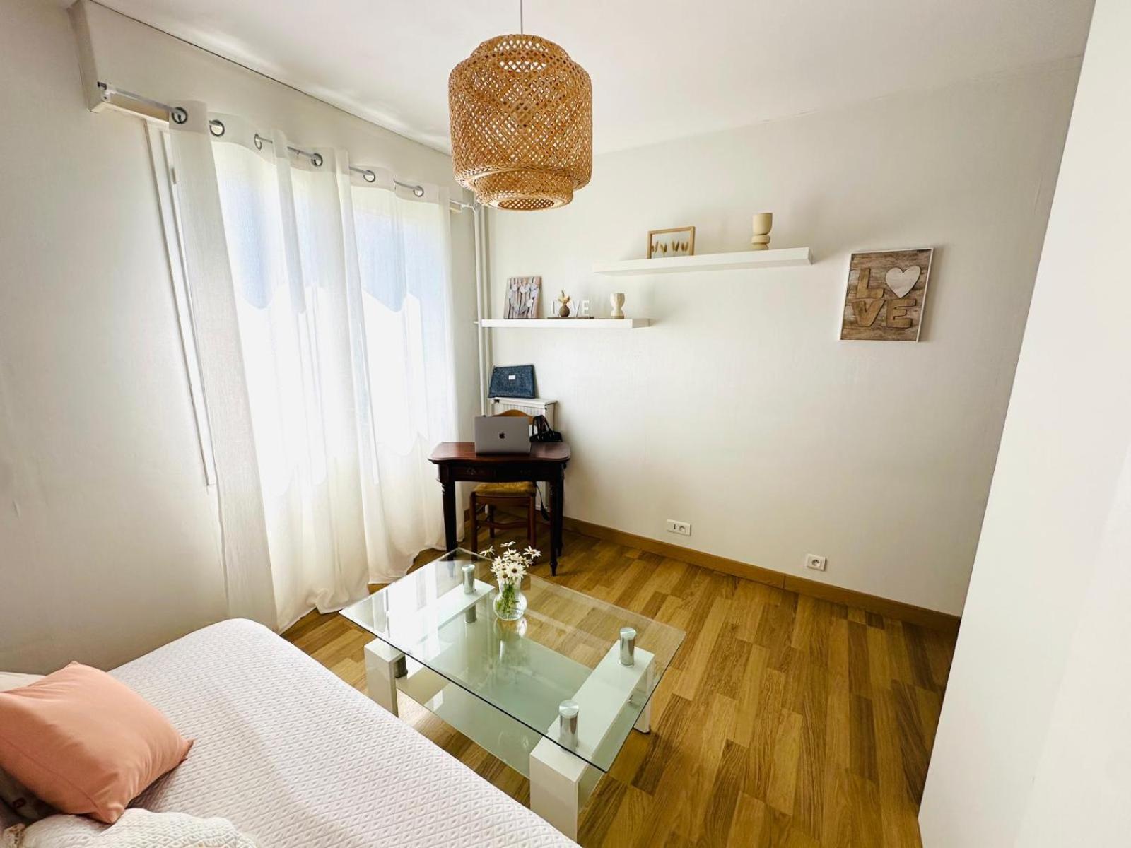 Spacieux 2 Chambres 65M2 Climatise Au Village Medieval Entre Nice Et Antibes Вилньов Любе Екстериор снимка