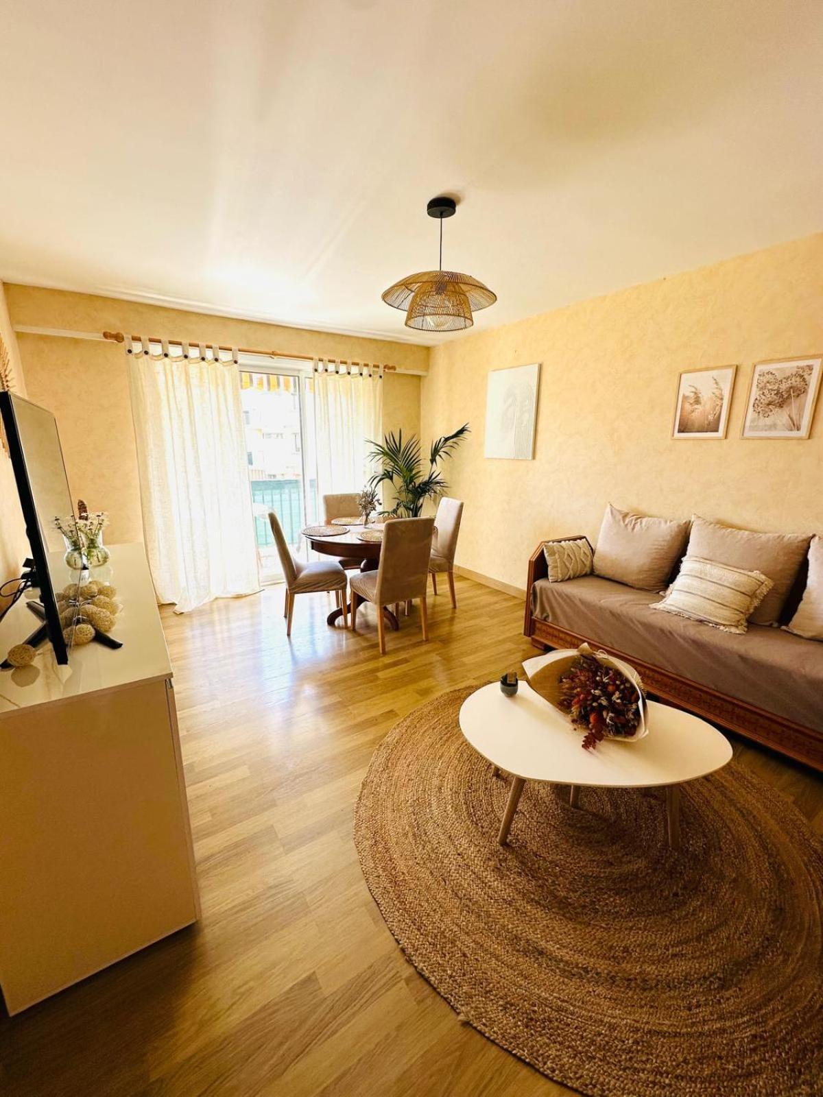 Spacieux 2 Chambres 65M2 Climatise Au Village Medieval Entre Nice Et Antibes Вилньов Любе Екстериор снимка